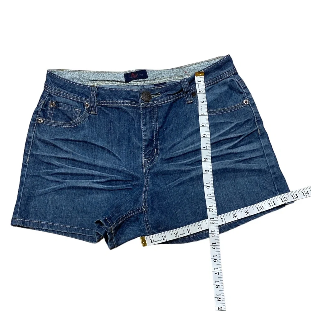 Jean Shorts Women’s 12 Blue Medium Wash Denim Casual Mid Rise Five Pocket Bottom